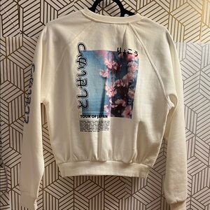 H&M Cream Sweater with Graphic Print